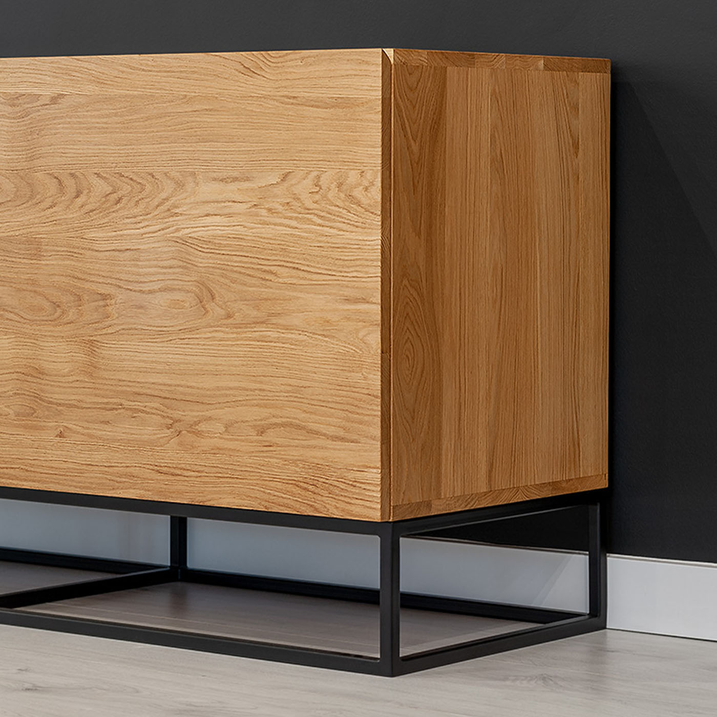 Frame-Kommode aus Massivholz