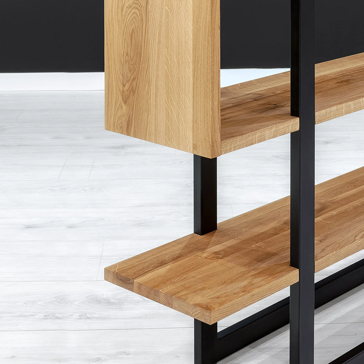 Veer-Bücherregal aus massivem Holz